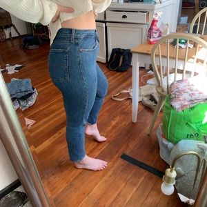 Medium wash Levi’s Wedgie